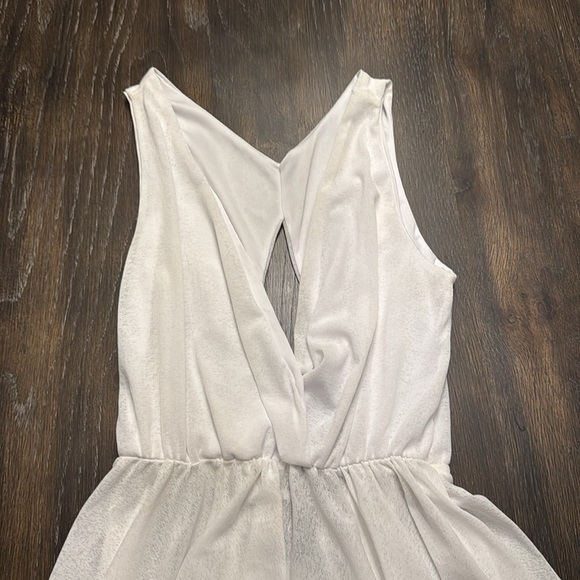 🟤 NEW / TAGS WHITE PEPLUM DRESSY TOP SIZE SMALL - Picture 2 of 3